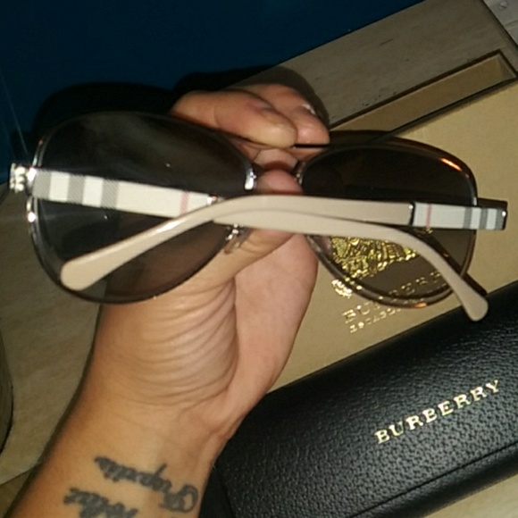 New Burberry Sunglasses - Picture 3 of 8